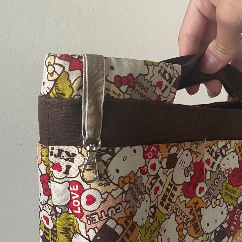 Hello Kitty Purse - Picture 8 of 9